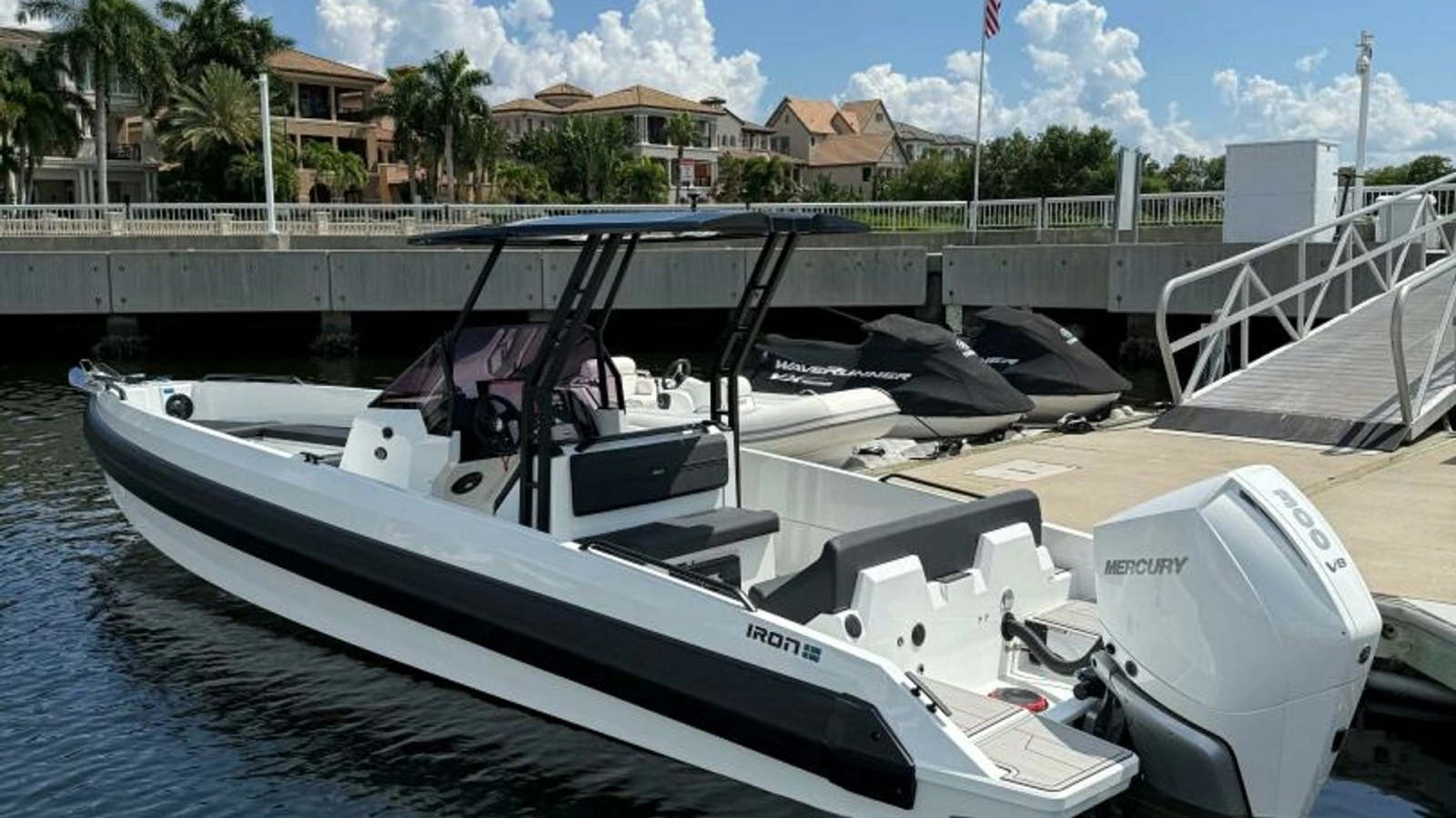 2024 Iron 27 Center Console