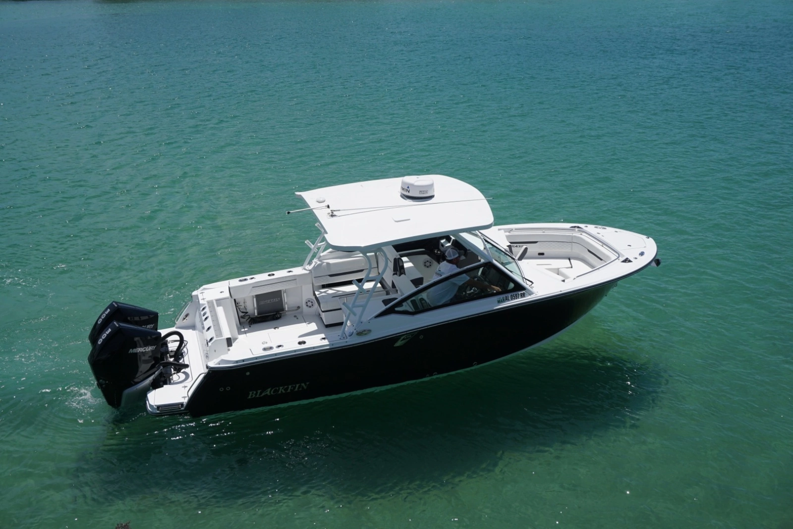 2023 27 Blackfin 272 DC Starboard Profile (1)