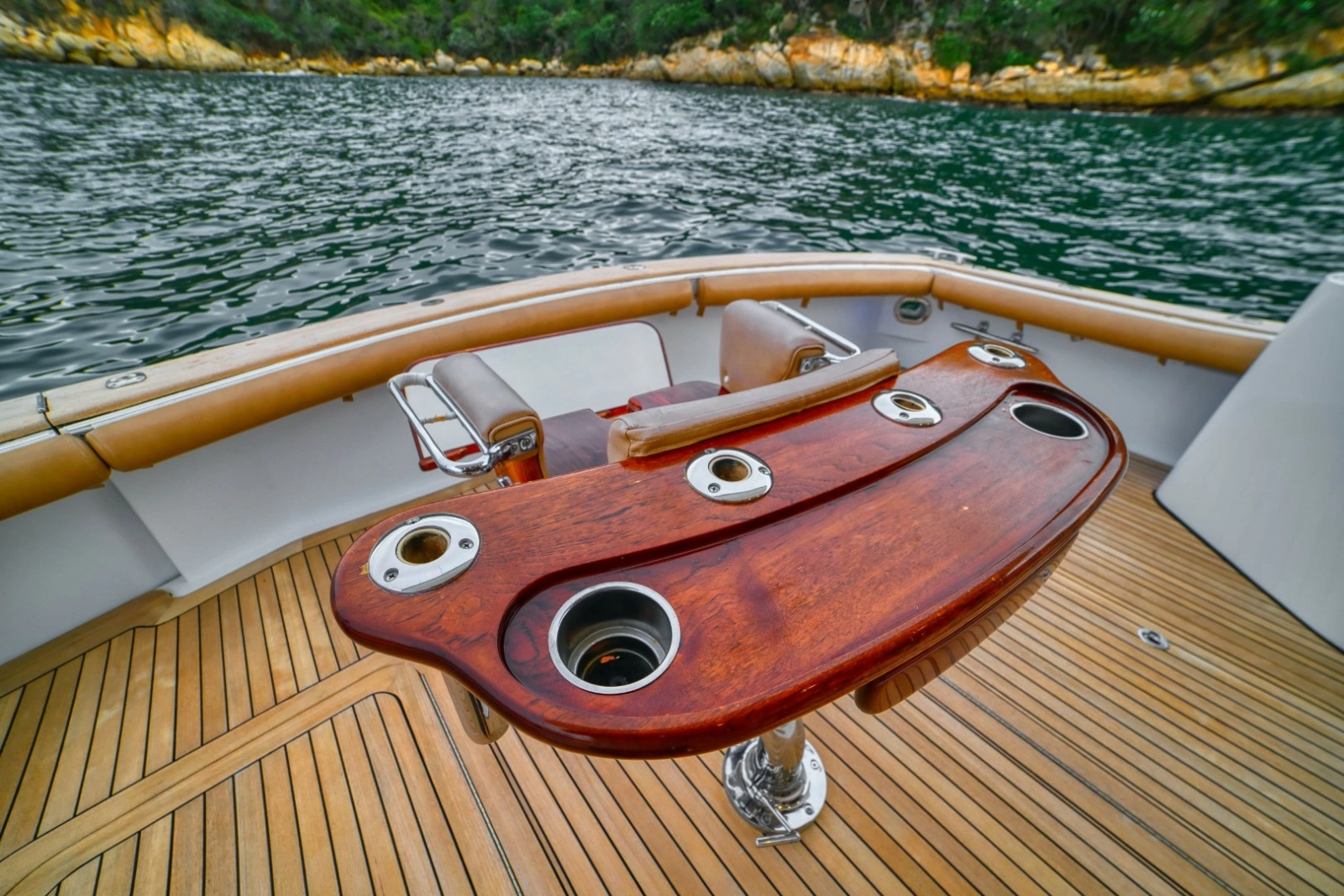 2005 Hatteras 68 Convertible - Cockpit