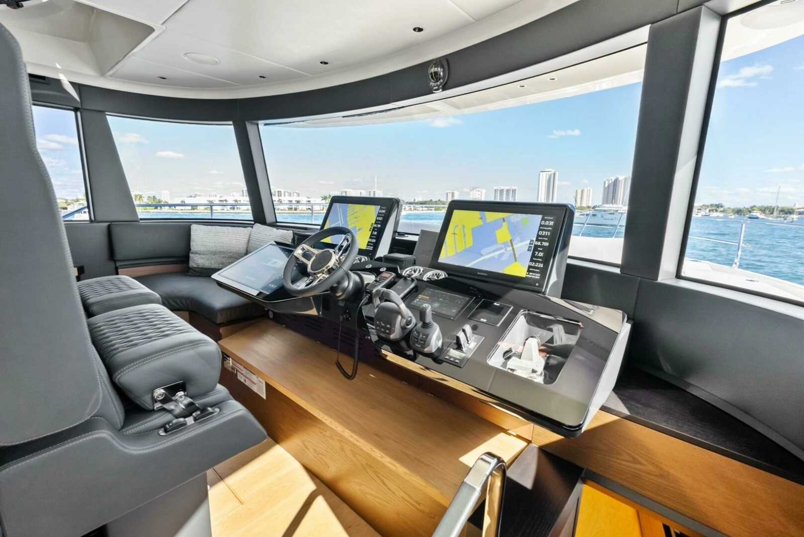 Fantasy Girl 75ft Absolute Yacht For Sale