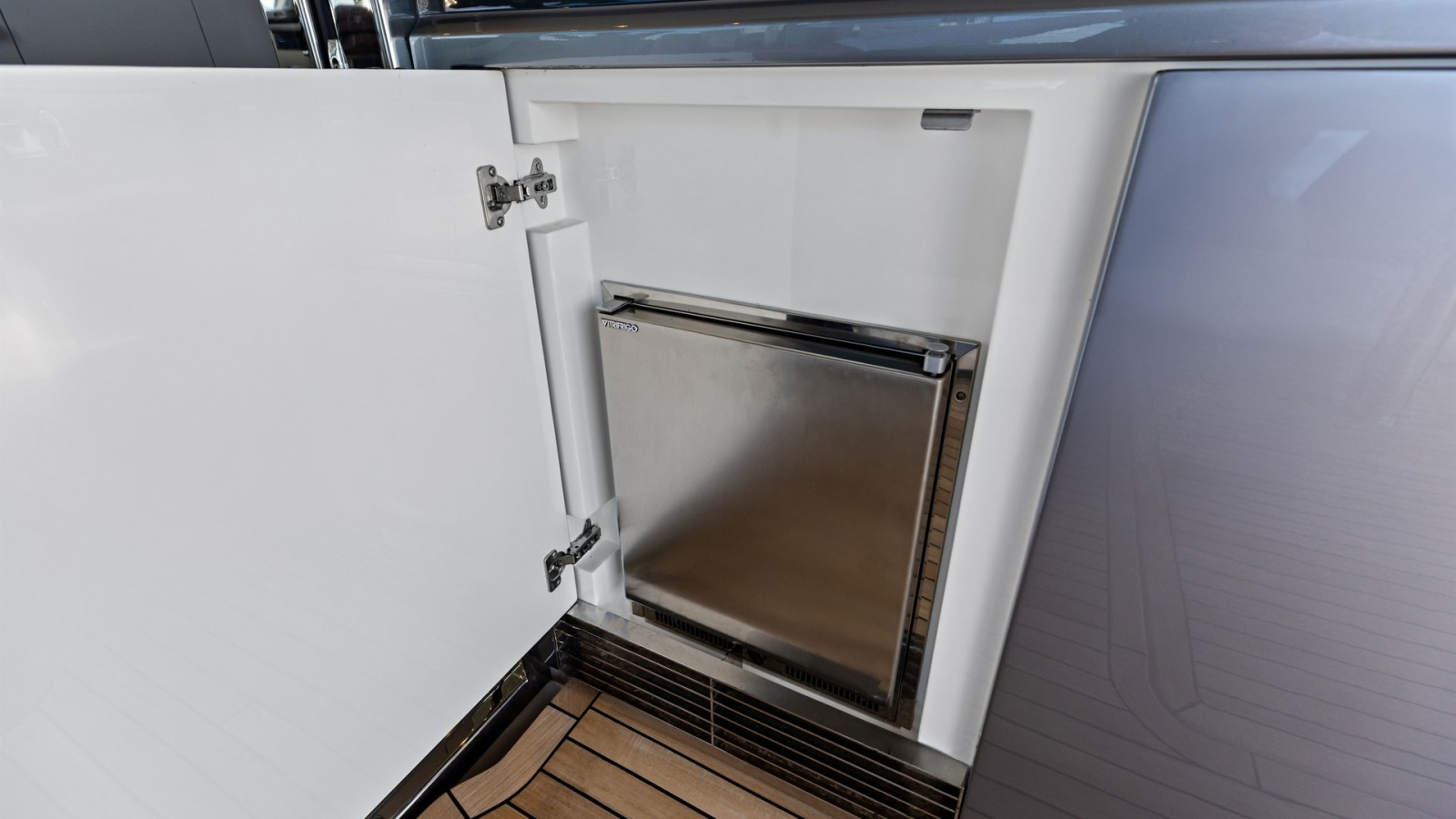 Cockpit Icemaker