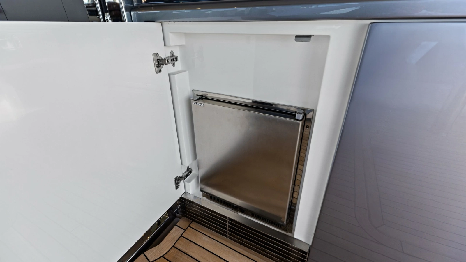 Cockpit Icemaker