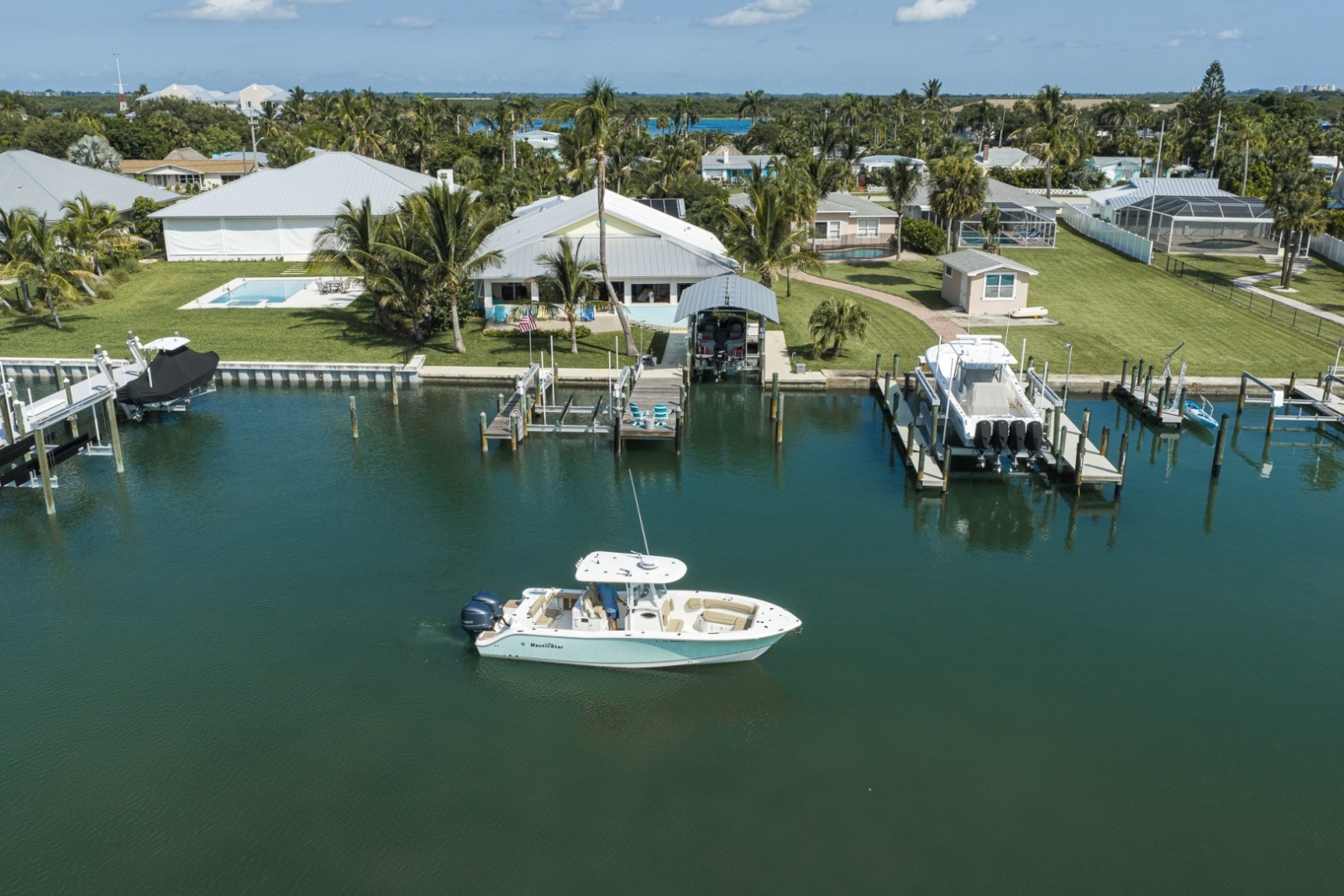 NauticStar 28 - Exterior Profile