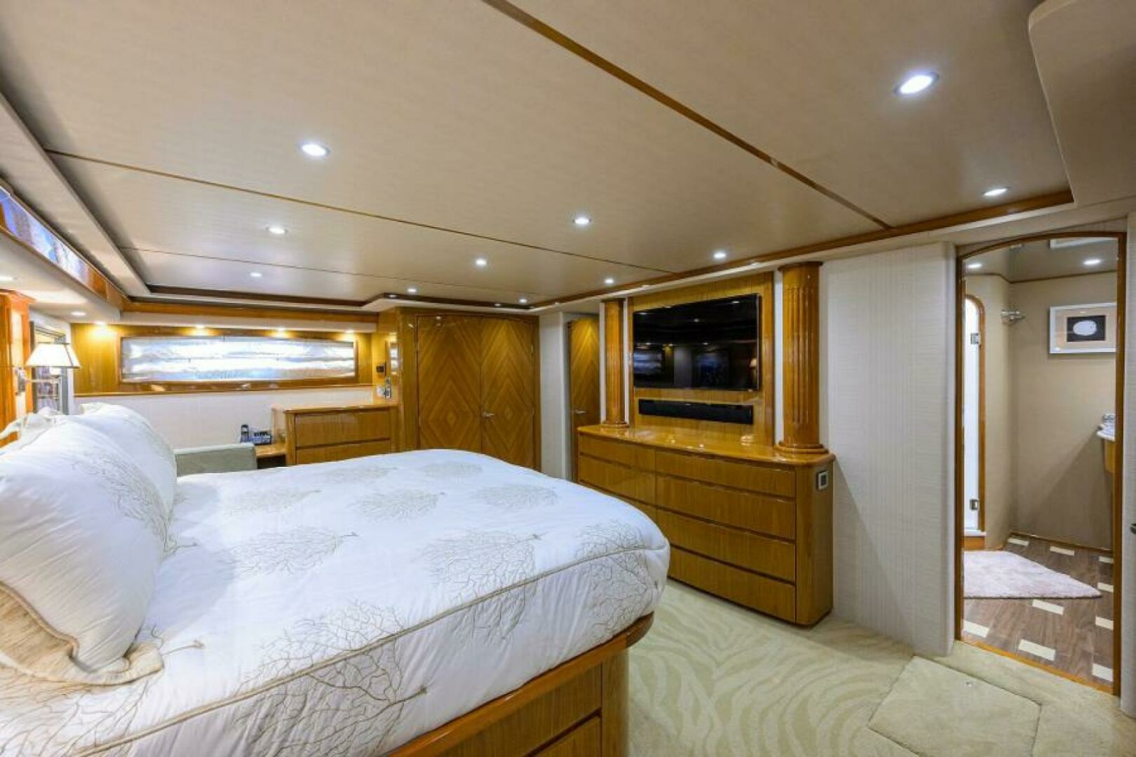 Viking 82 BLU FROG - Master Stateroom