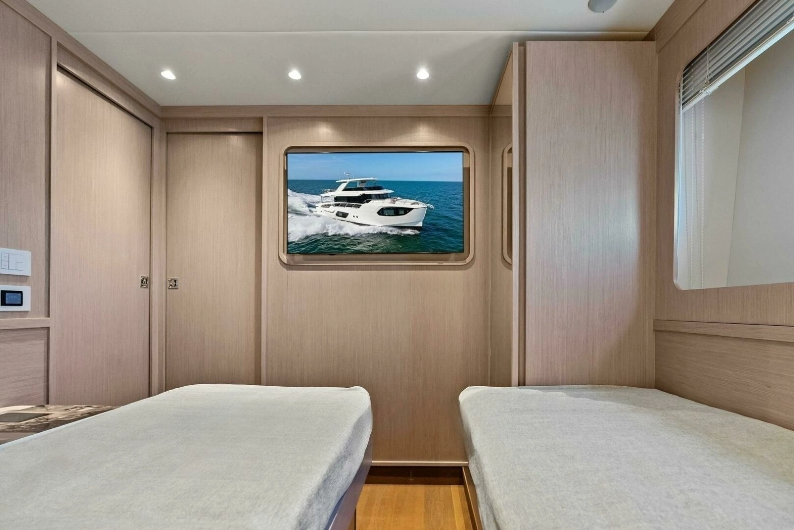 2026 Absolute 70 Navetta - Stateroom