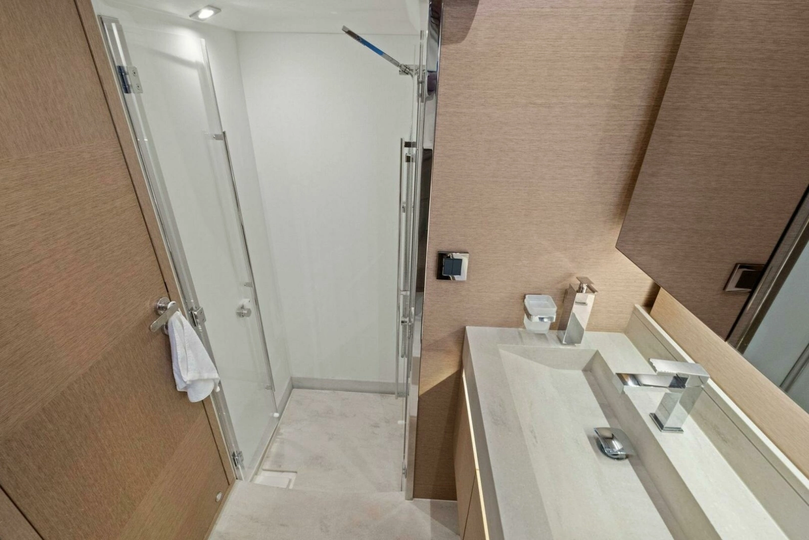 2022 Prestige 520 Flybridge
