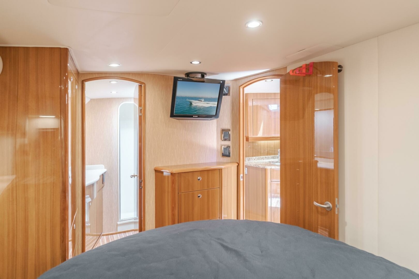 52' 2008 Viking 52 Sport Coupe
