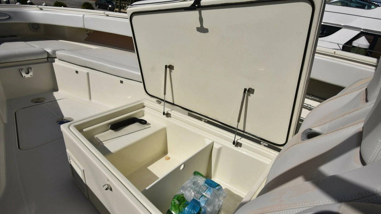 2012 42 Hydra-Sports SF - A Salt Weapon - Forward Storage
