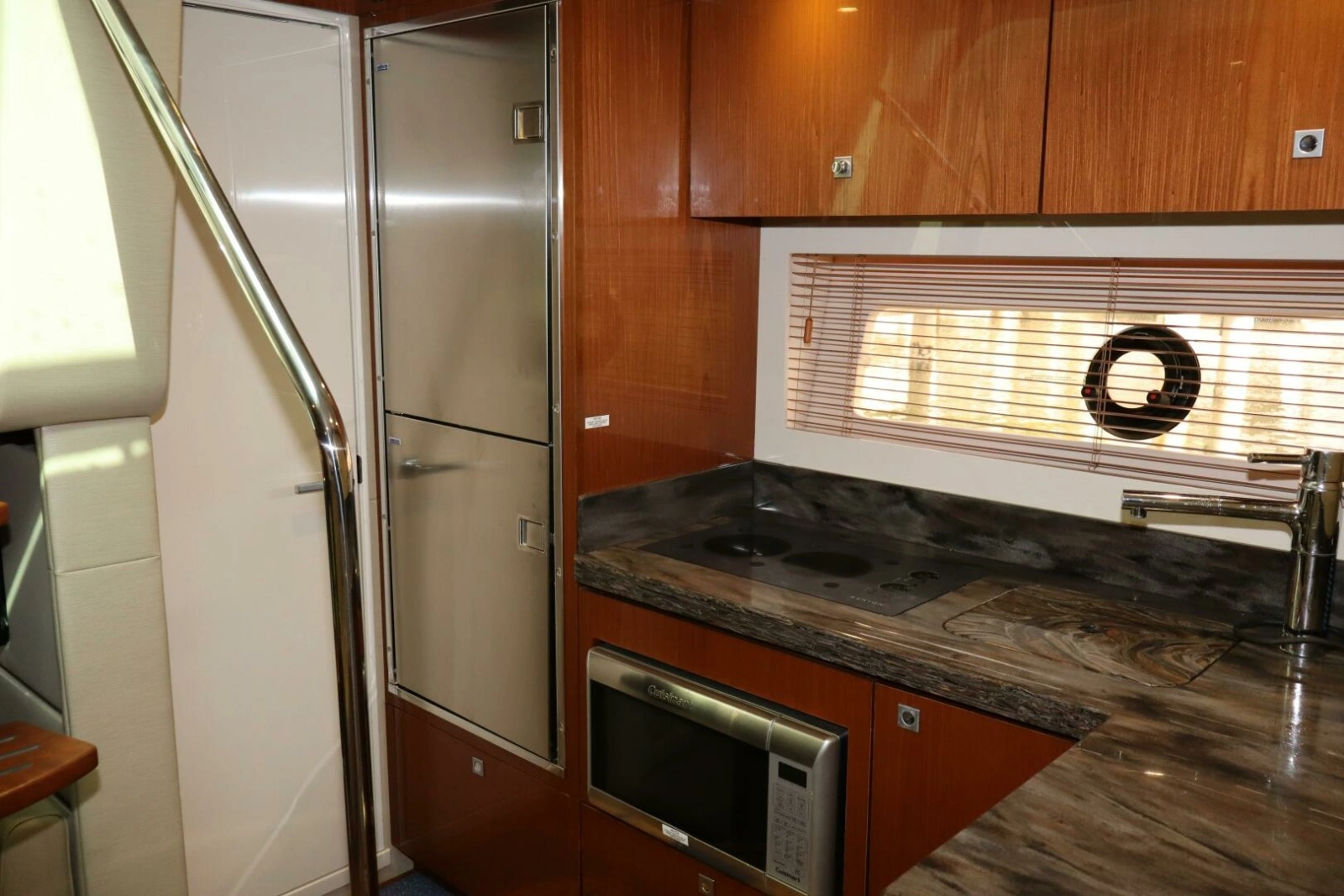 2015 Sea Ray 410 Sundancer photo 17