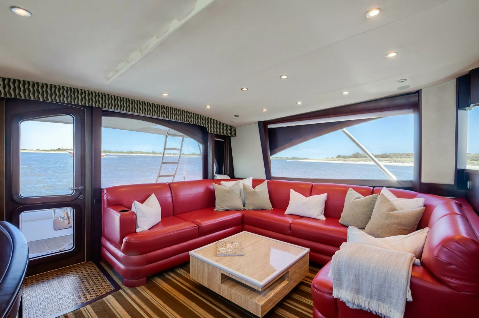 Ocean Yachts 64 - Love Boat - Salon Sofa