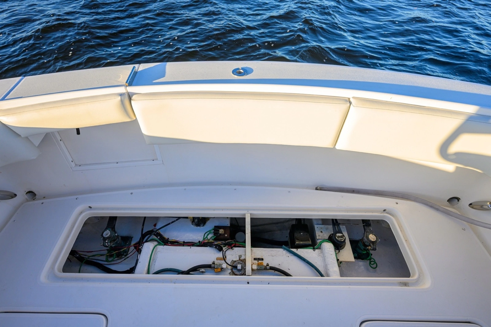 Aura 28 Heron's Catch - Exterior Cockpit