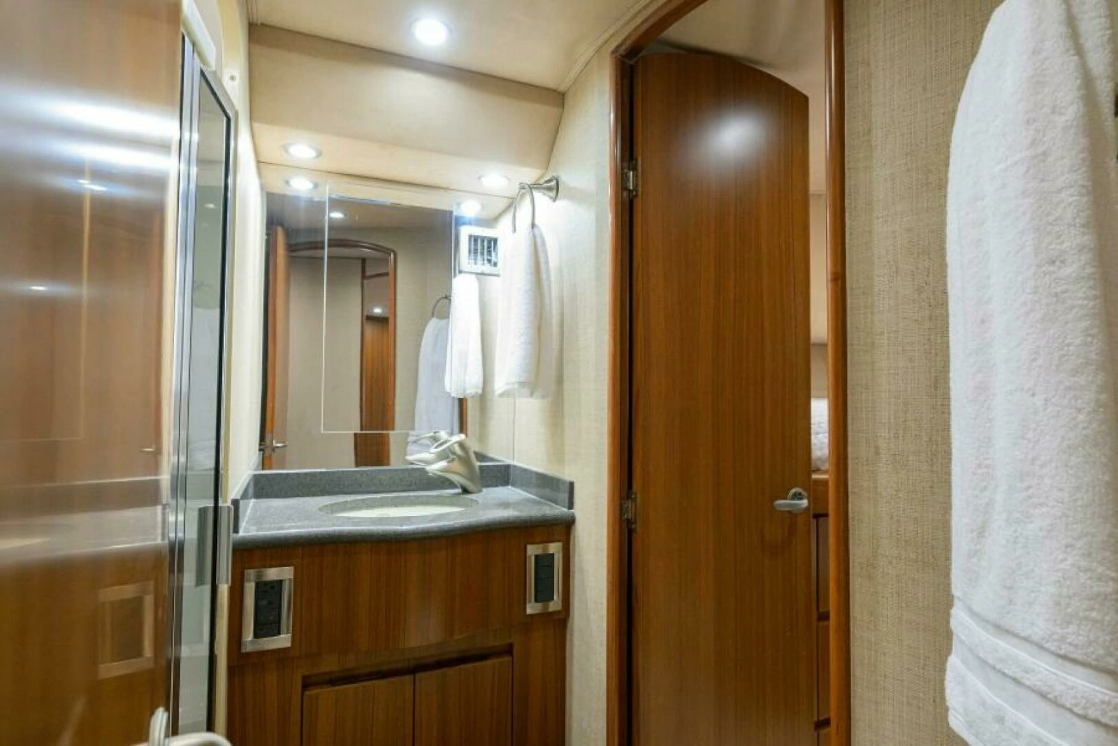 2008 Viking 60 Convertible