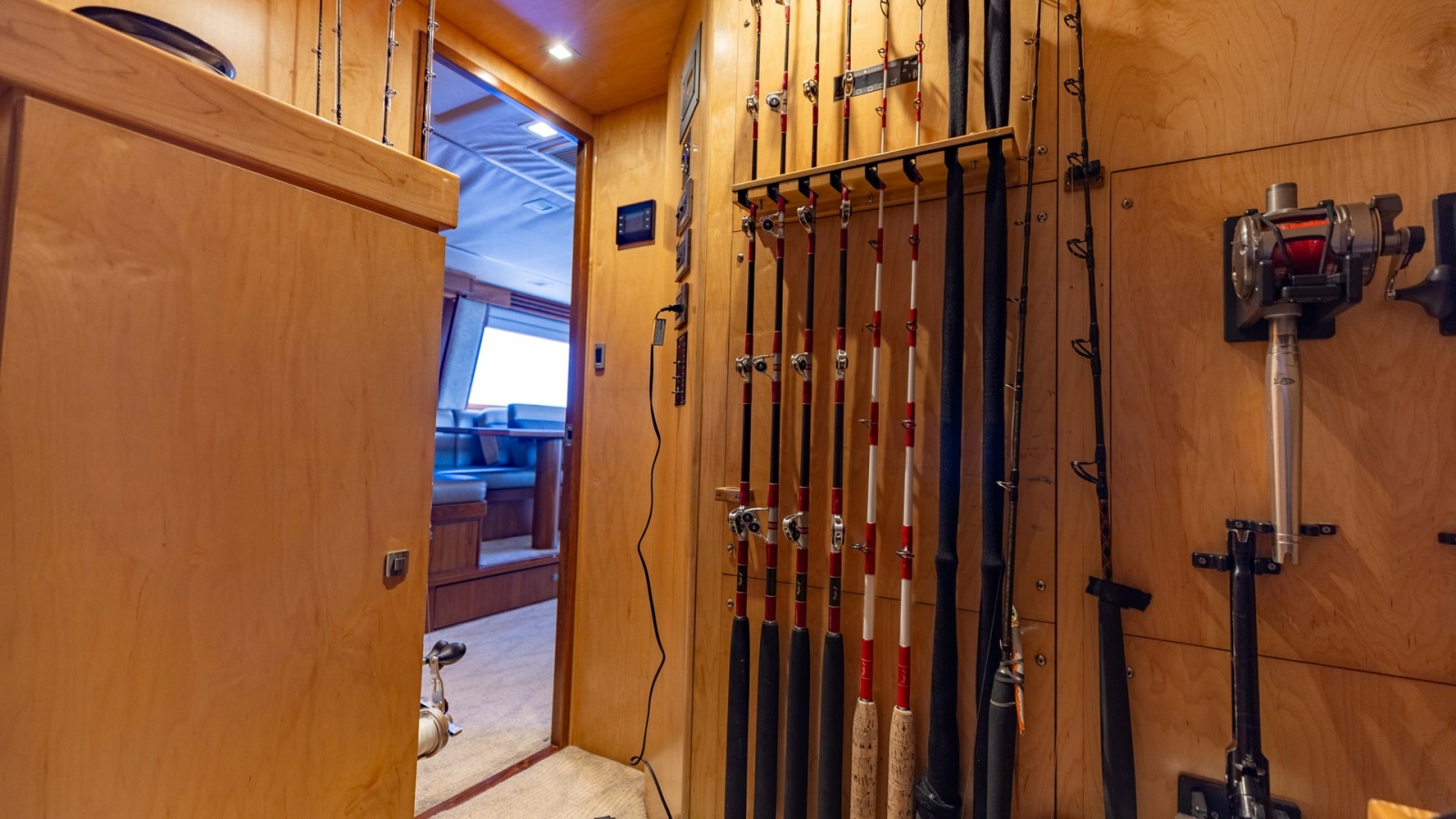 80' 2016 Viking 80 Convertible
