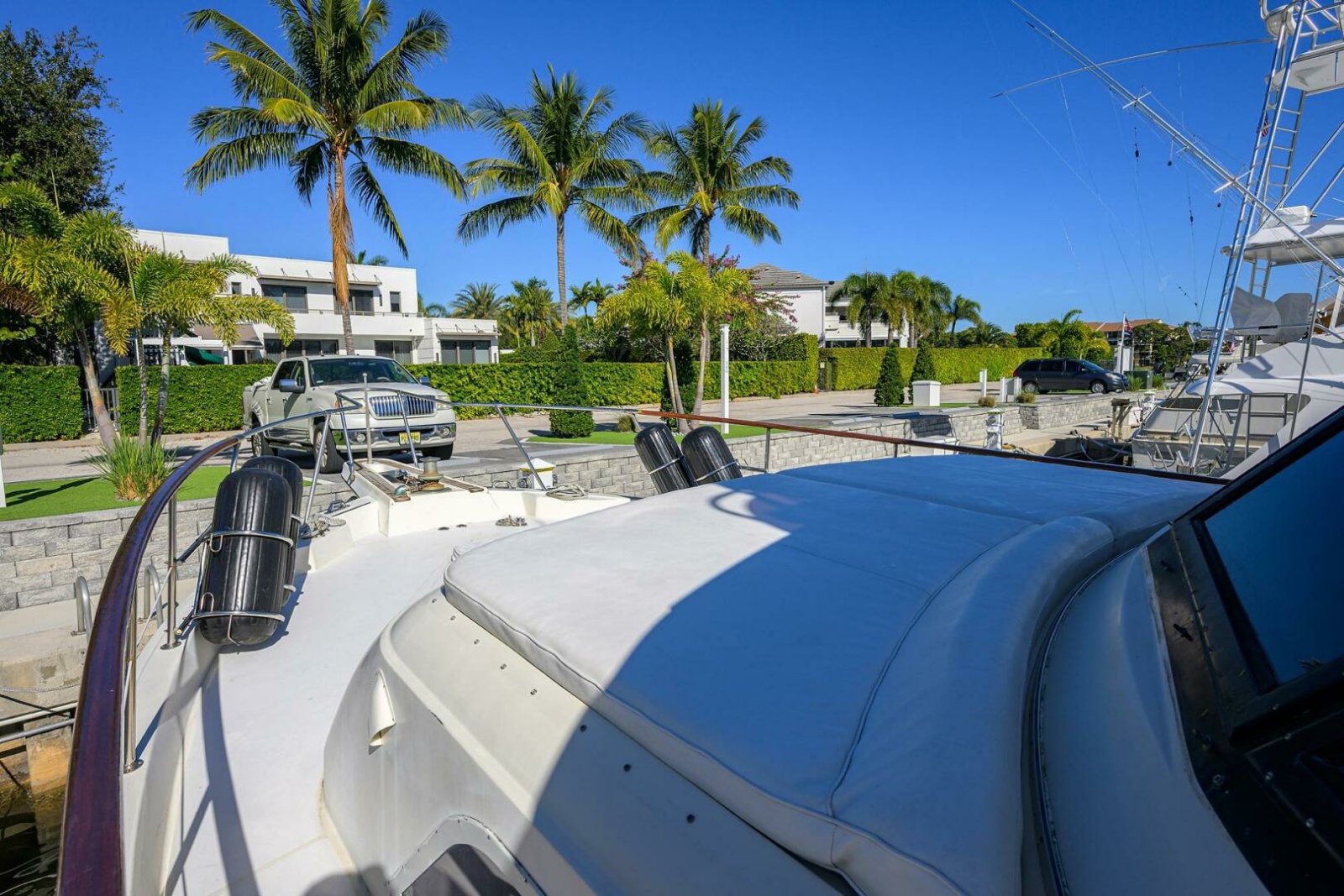 Hatteras 63 - Phantom - Bow