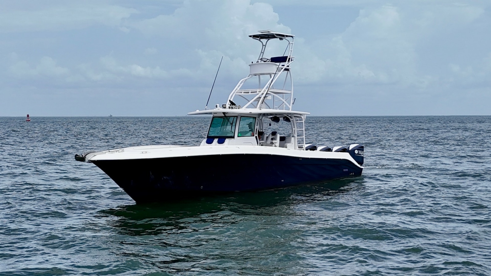 Starboard View of Hydra-Sports 4200 Siesta