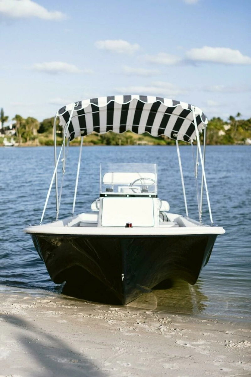 Palm Yachts 17 - Bow Profile