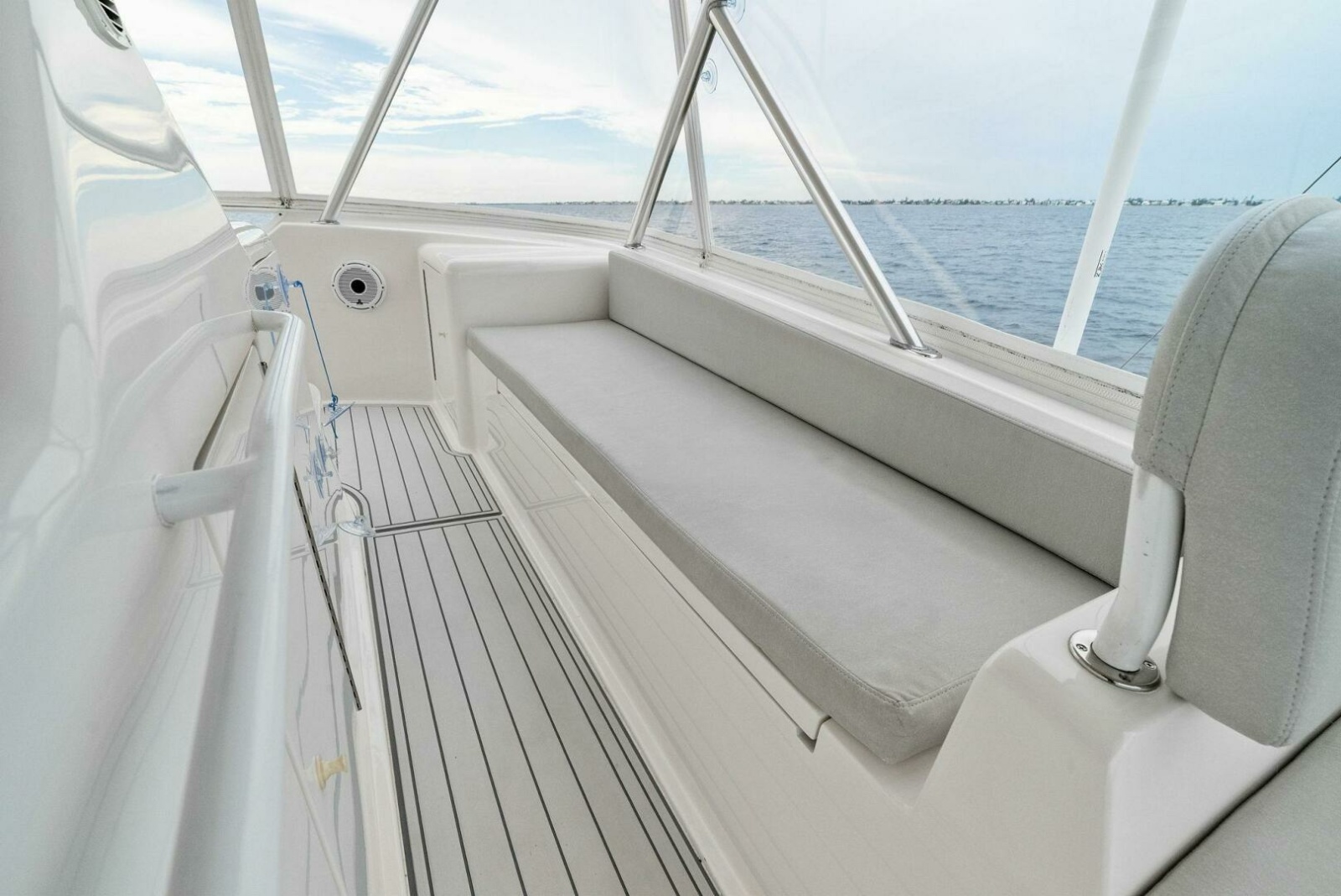 61' 2006 Viking 61 Convertible