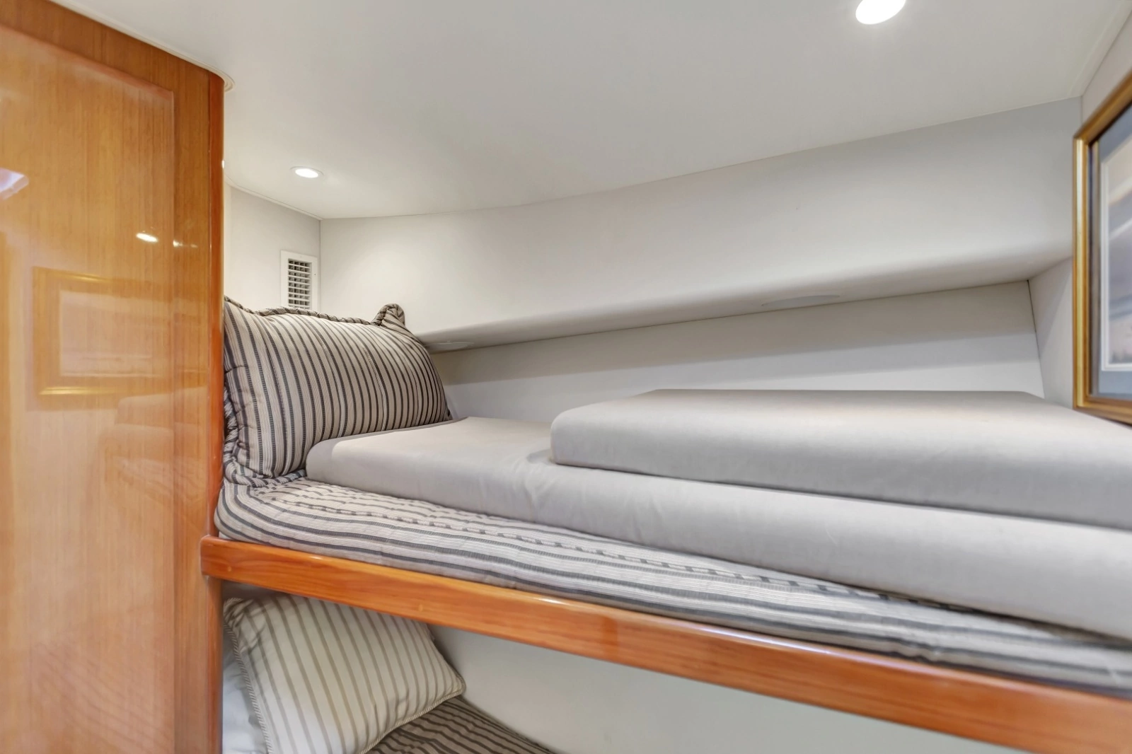Viking 5- Lady S - Interior Stateroom
