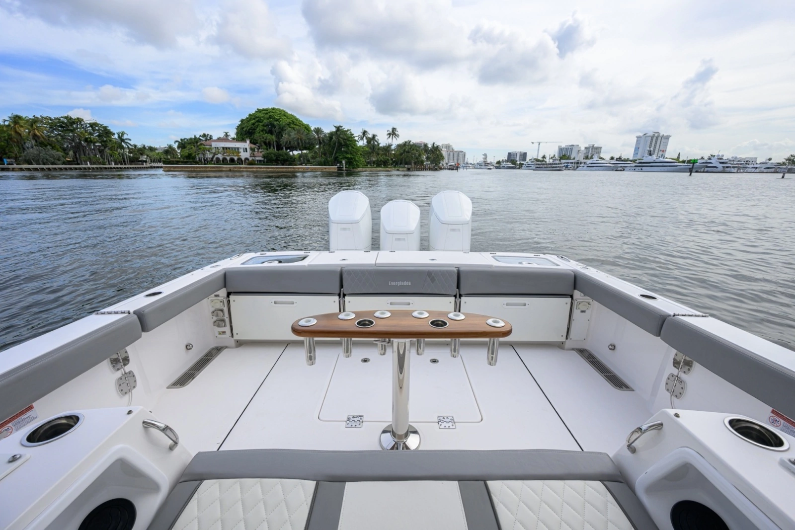 Everglades 45 GALLANT LADY - Cockpit
