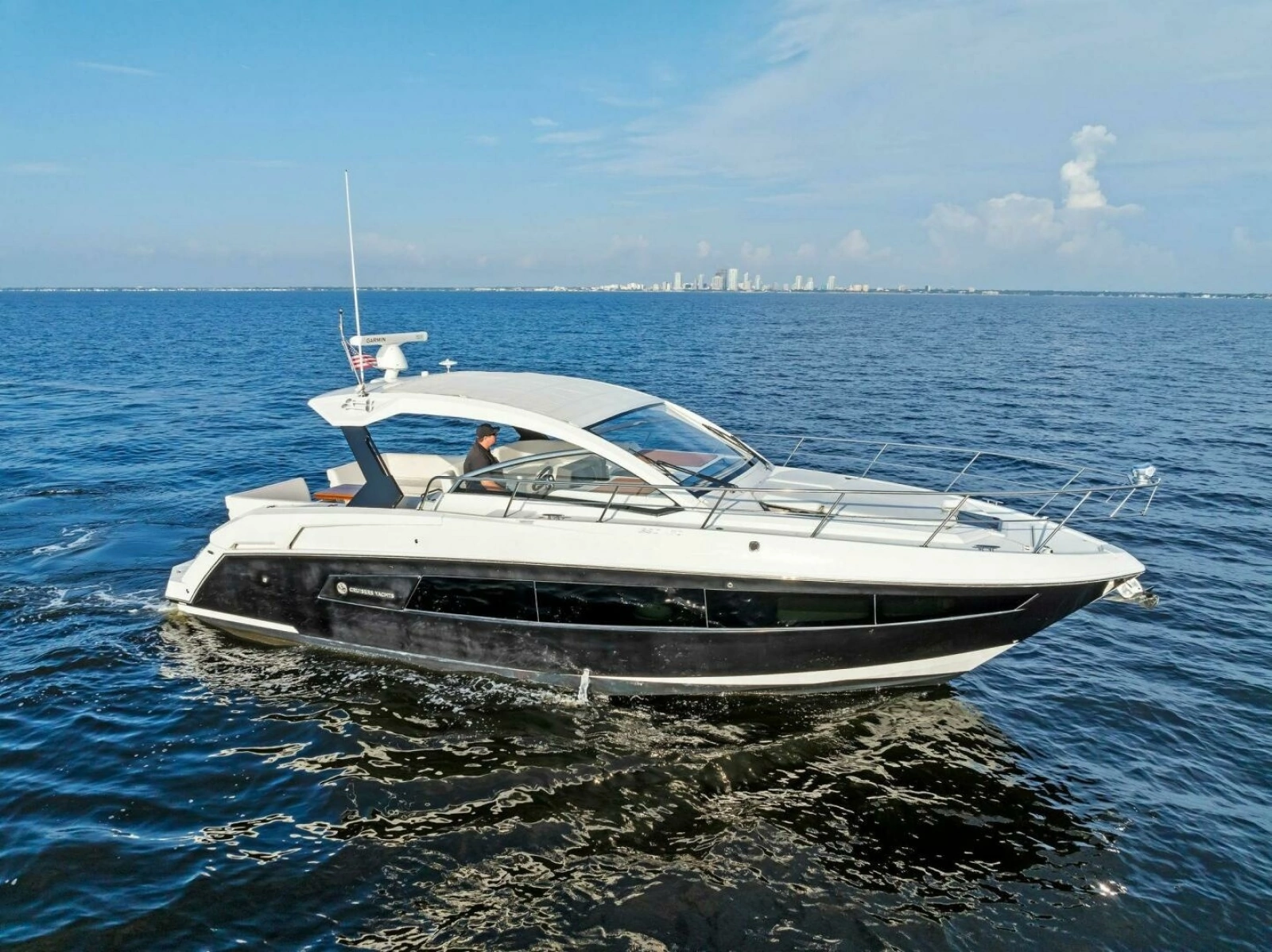 2015 Cruisers 390 EC 'Blue Runner'