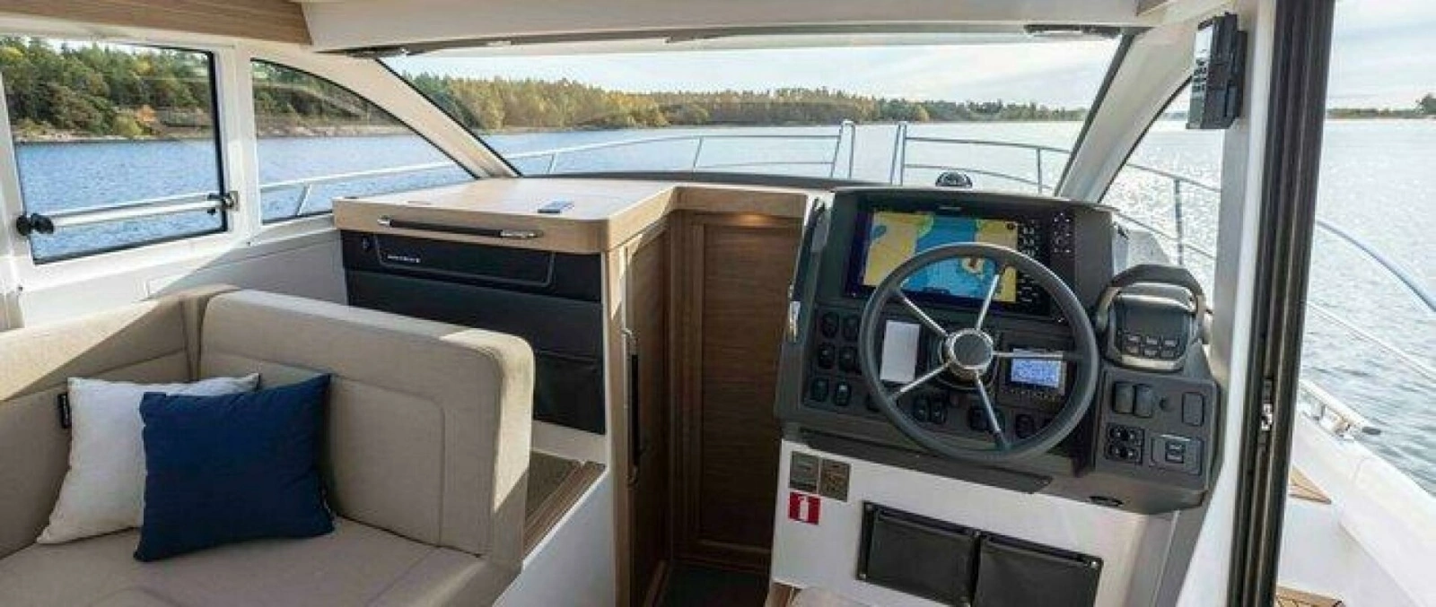 Nimbus 365 Coupe Helm