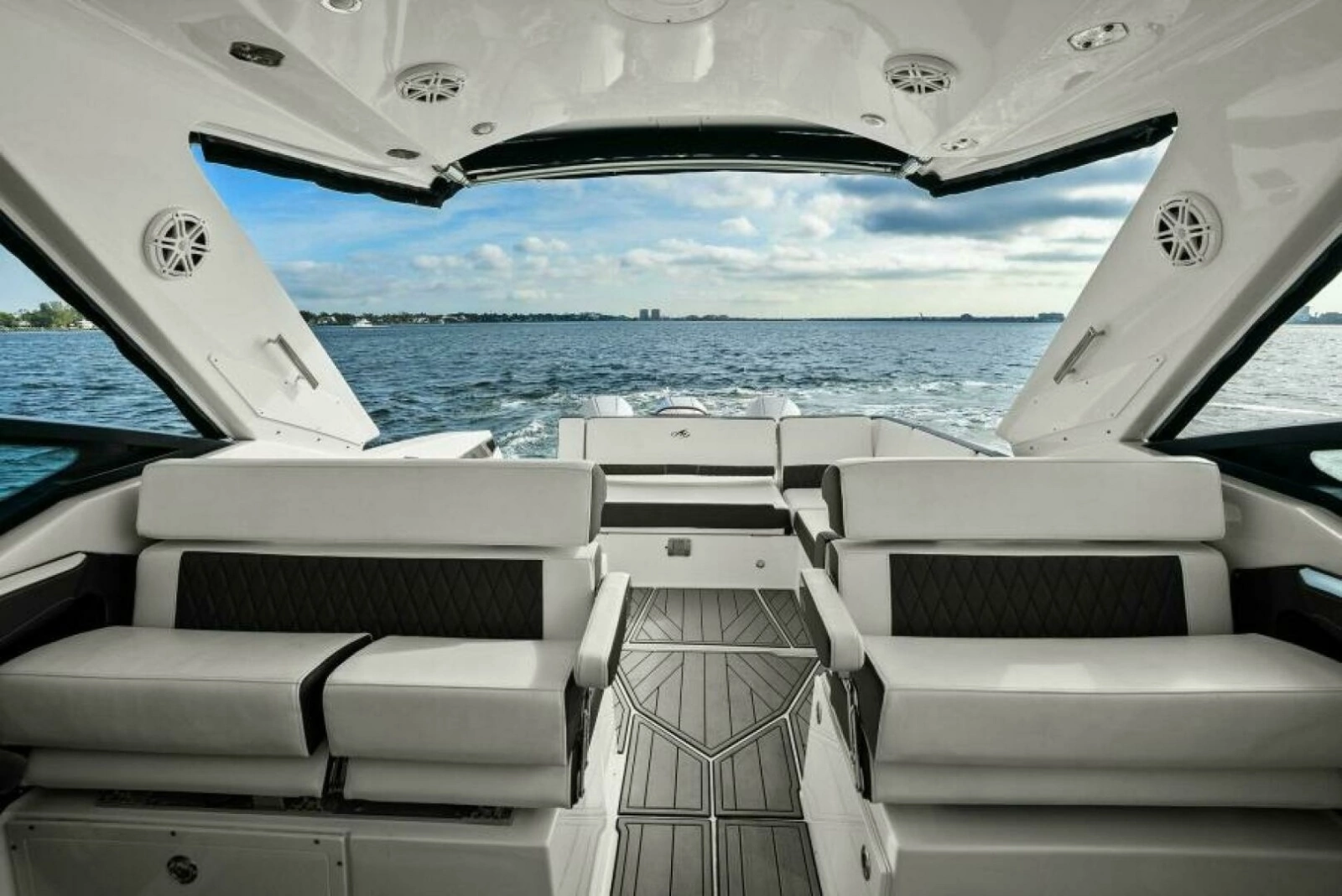 2023 Monterey 385 SS - Foredeck Seating