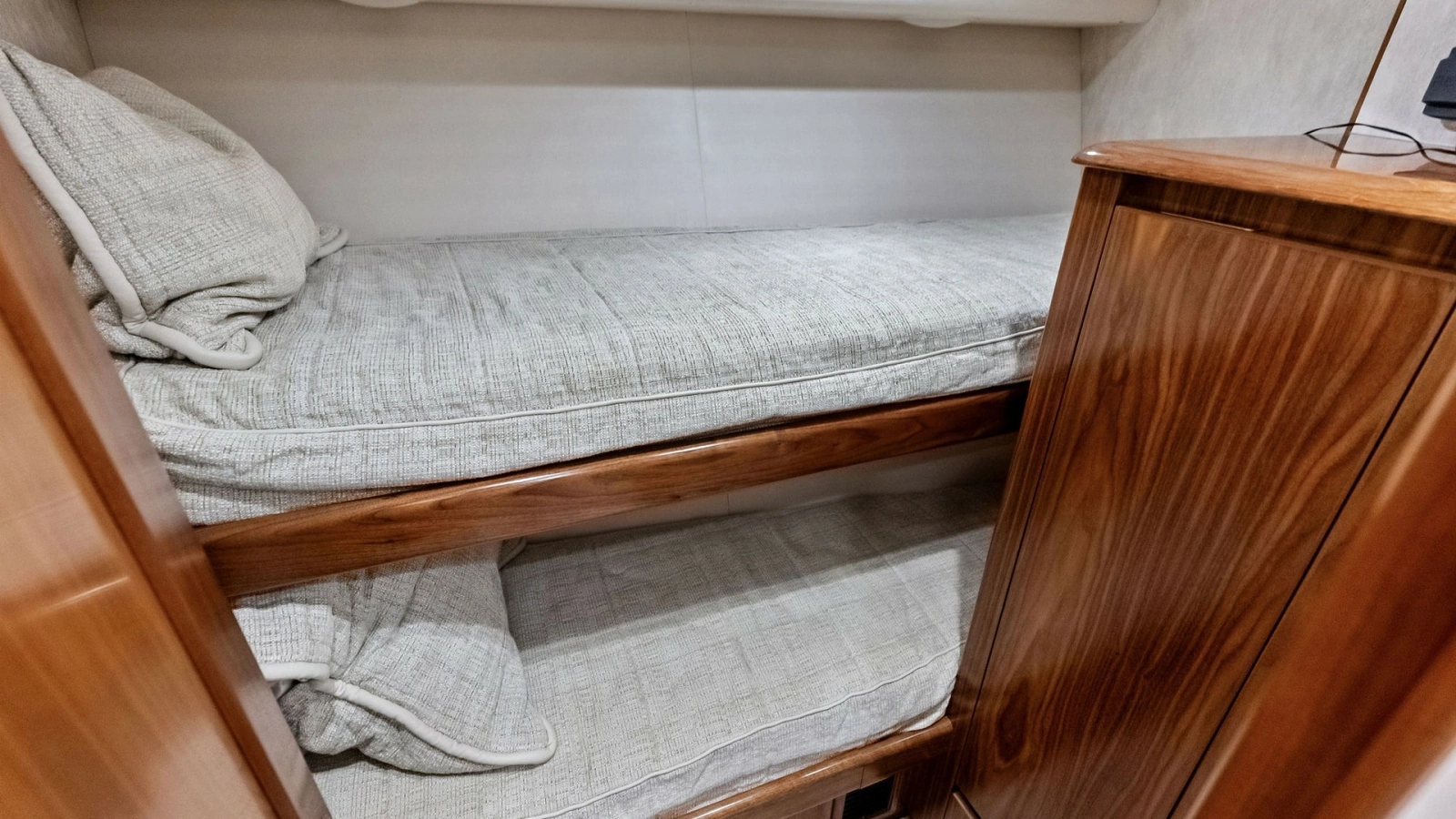 Guest Cabin with Twin Bunks