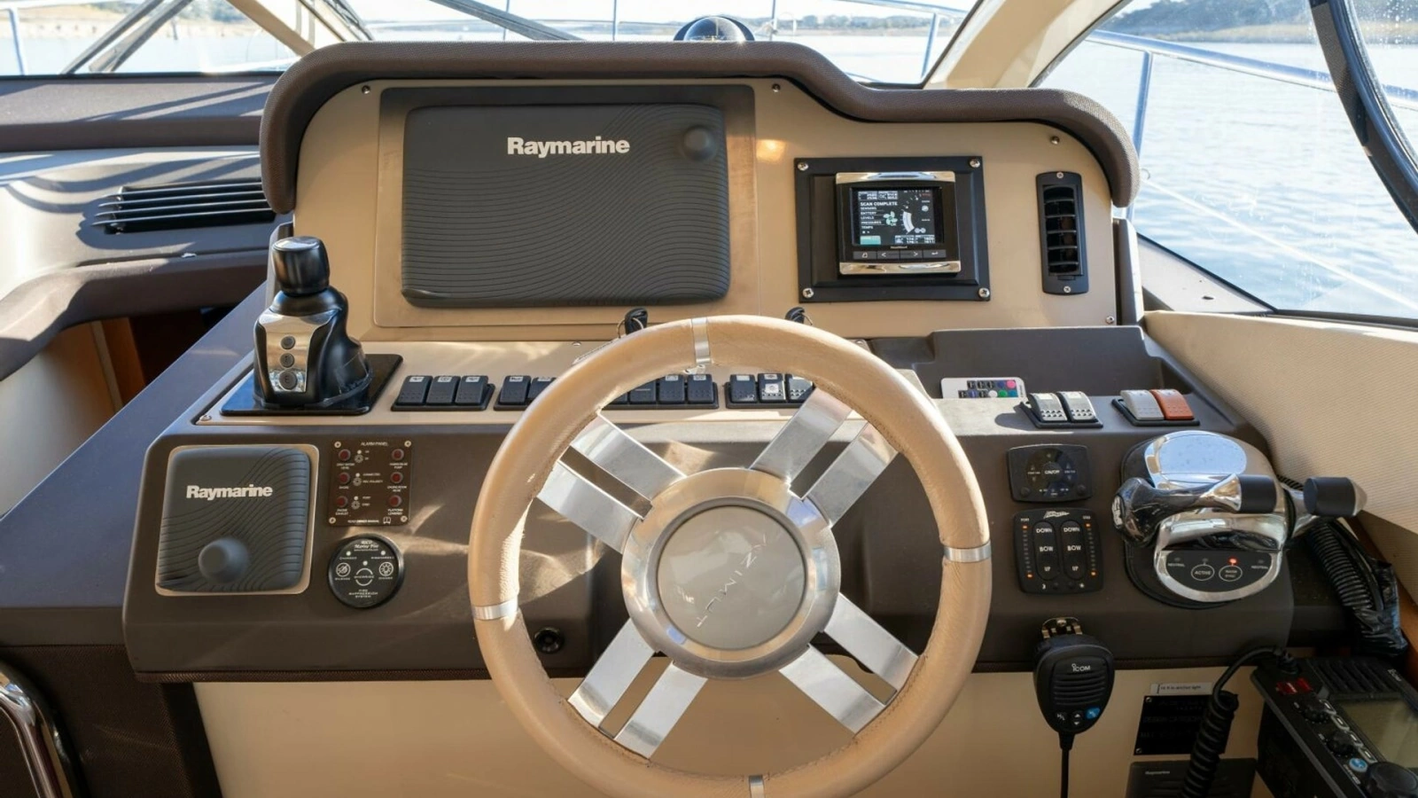 2013 Azimut 40 Flybridge