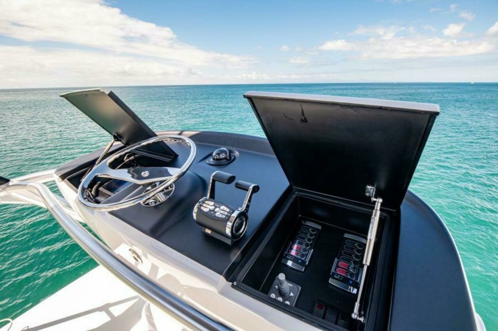64' 2023 Viking 64 Convertible