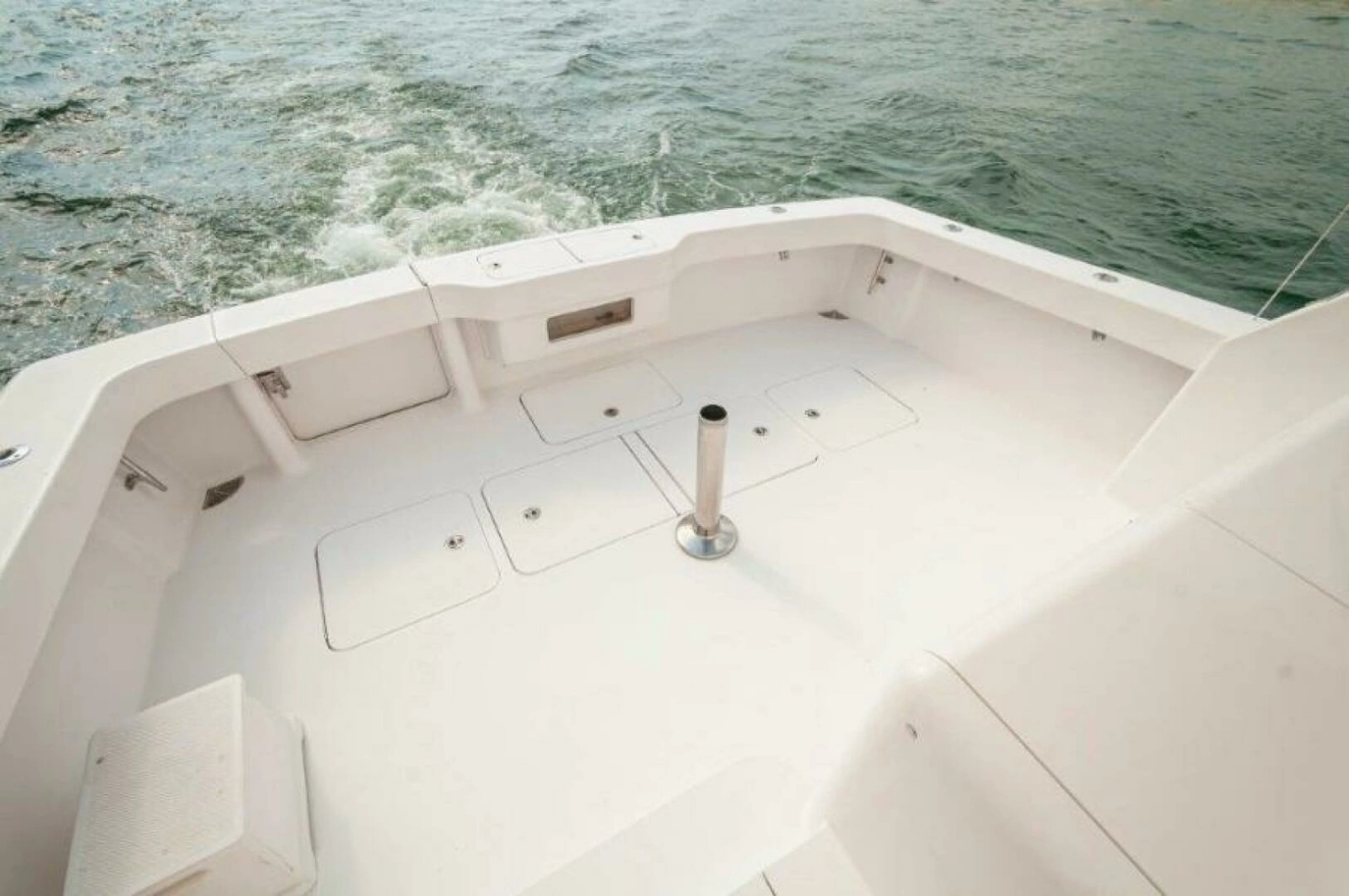 2006 45 Viking Convertible Cockpit (2)