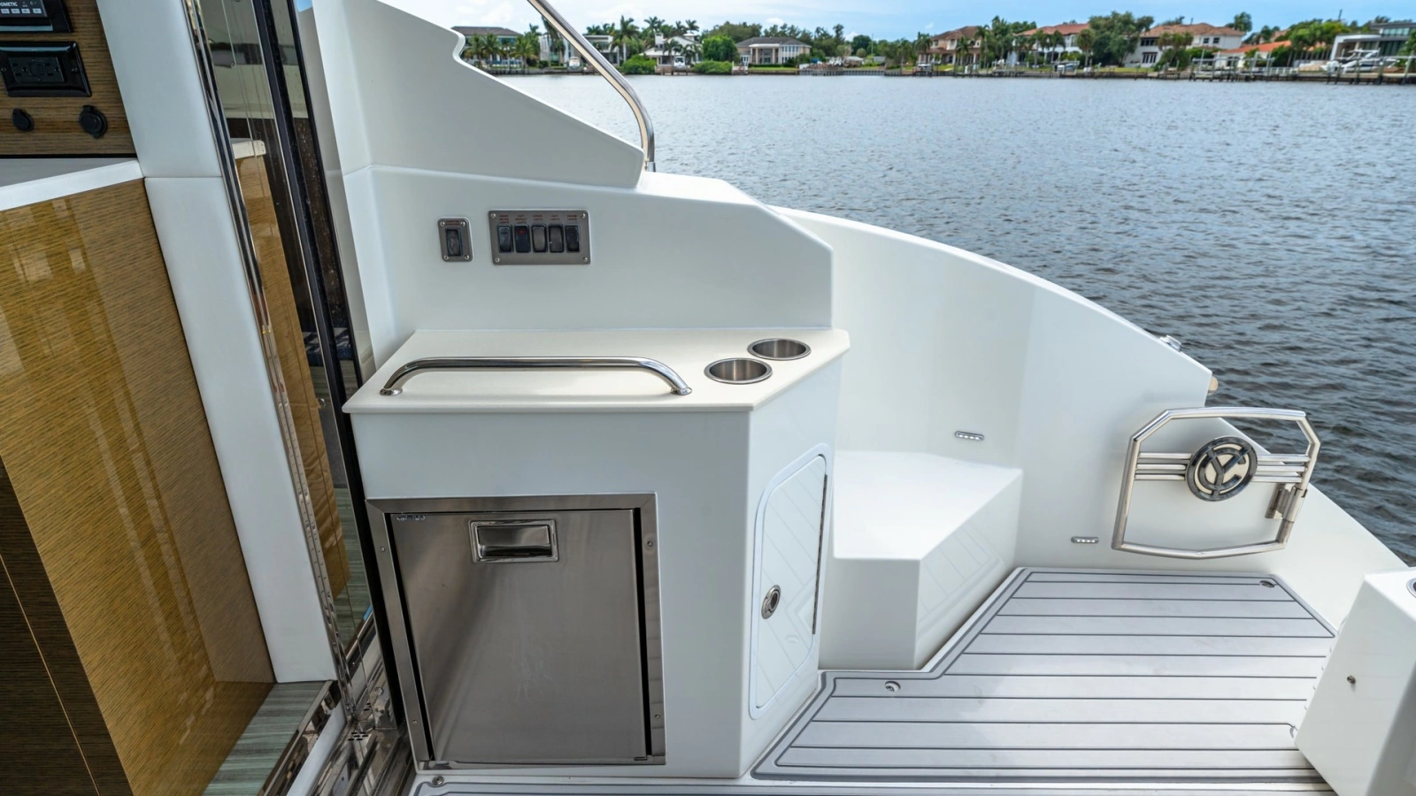 Cockpit Wet Bar with Scenic View