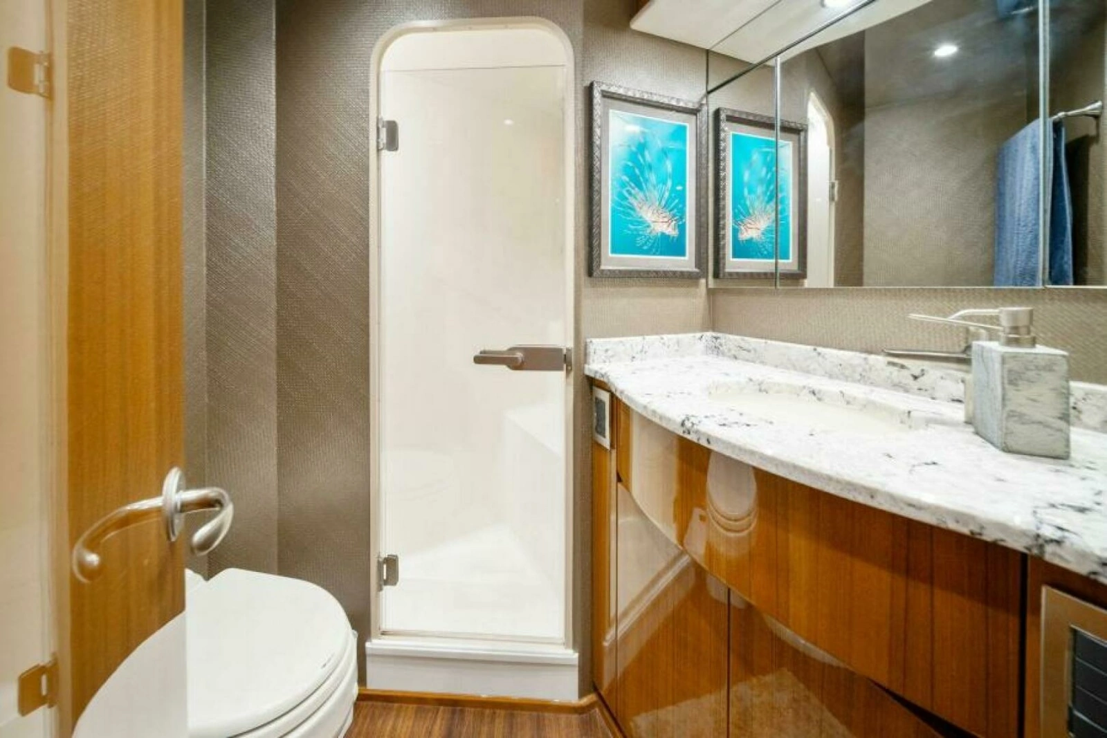 2016 Viking 55 Convertible photo 21