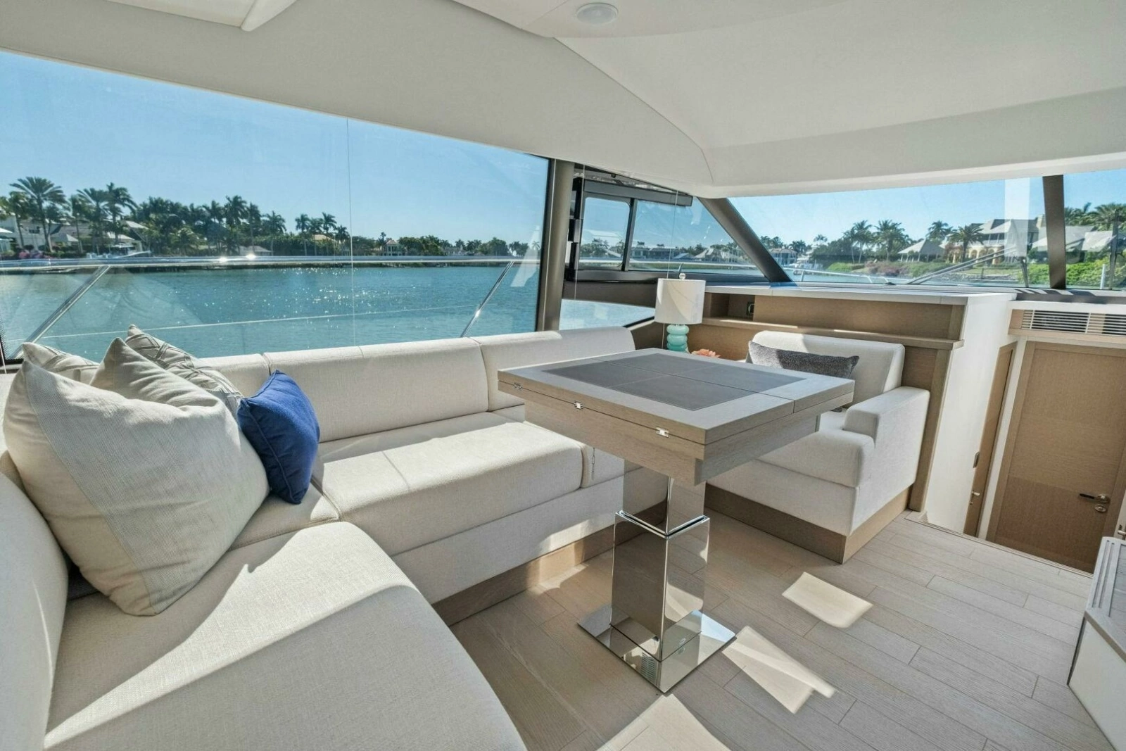 2022 Prestige 520 Flybridge photo 24