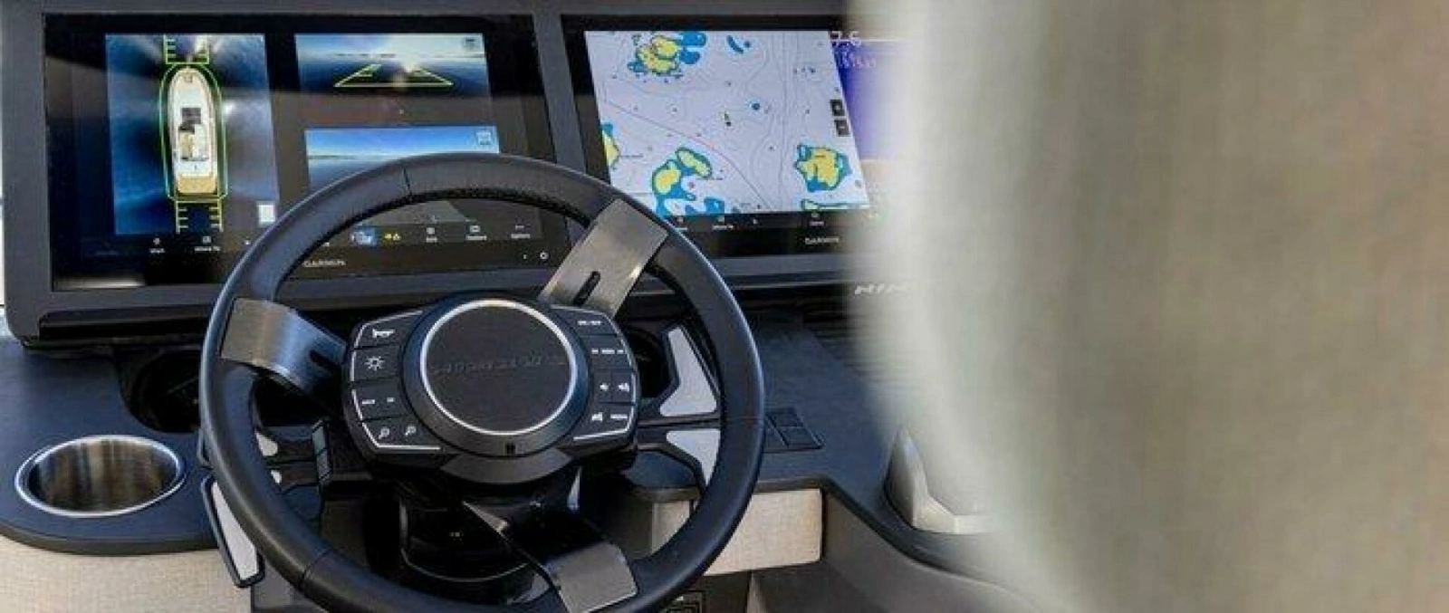 Nimbus 495 Flybridge Helm