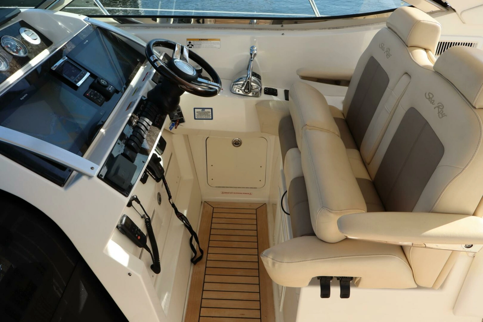 2015 Sea Ray 410 Sundancer photo 30