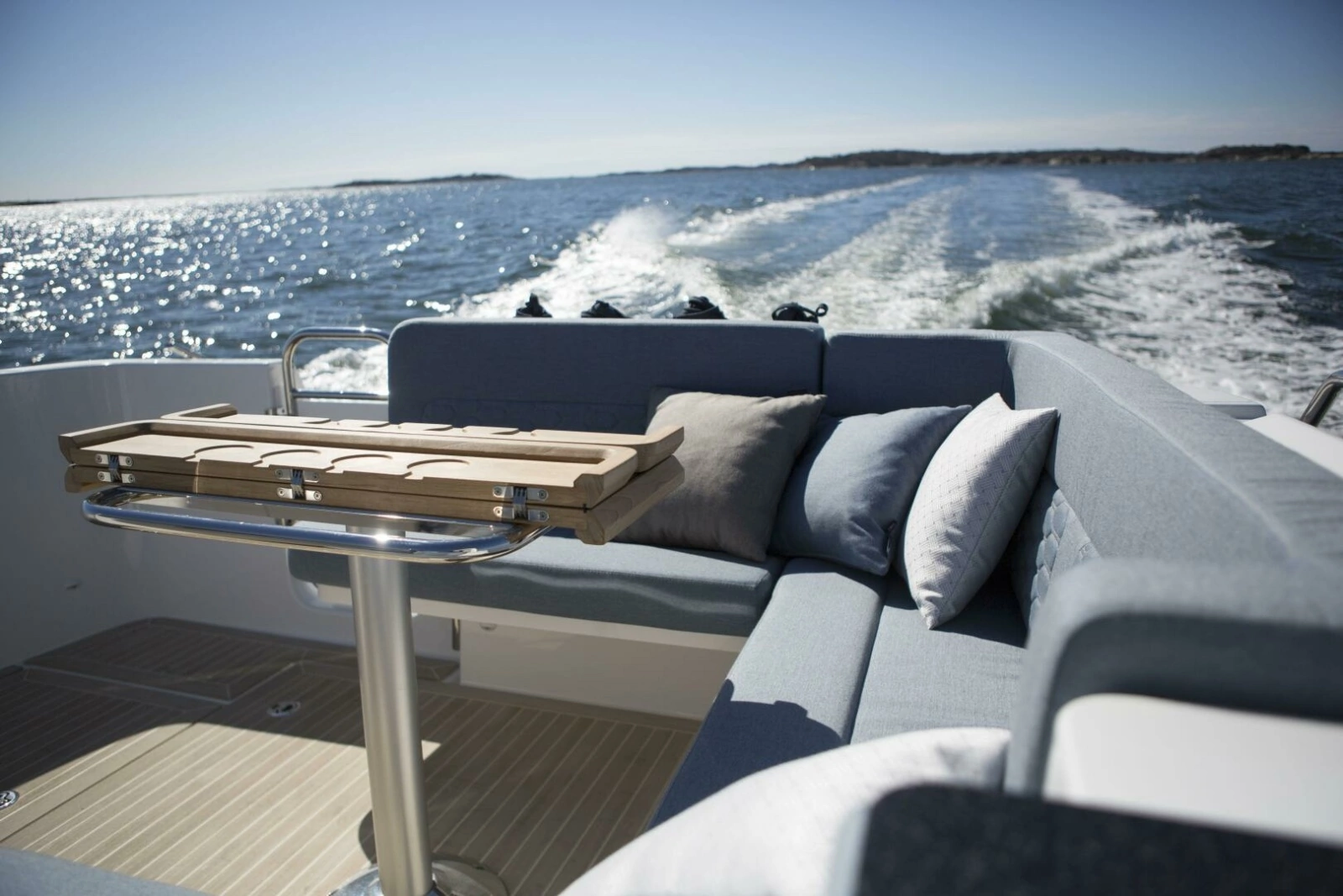 Nimbus 305 Drophead Aft Seating
