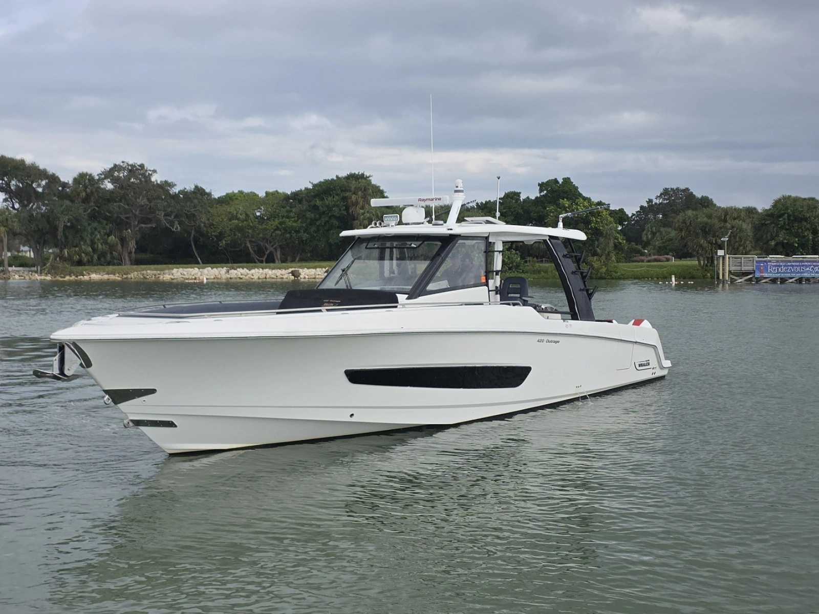 2021 Boston Whaler 420 Outrage BFT- Profile