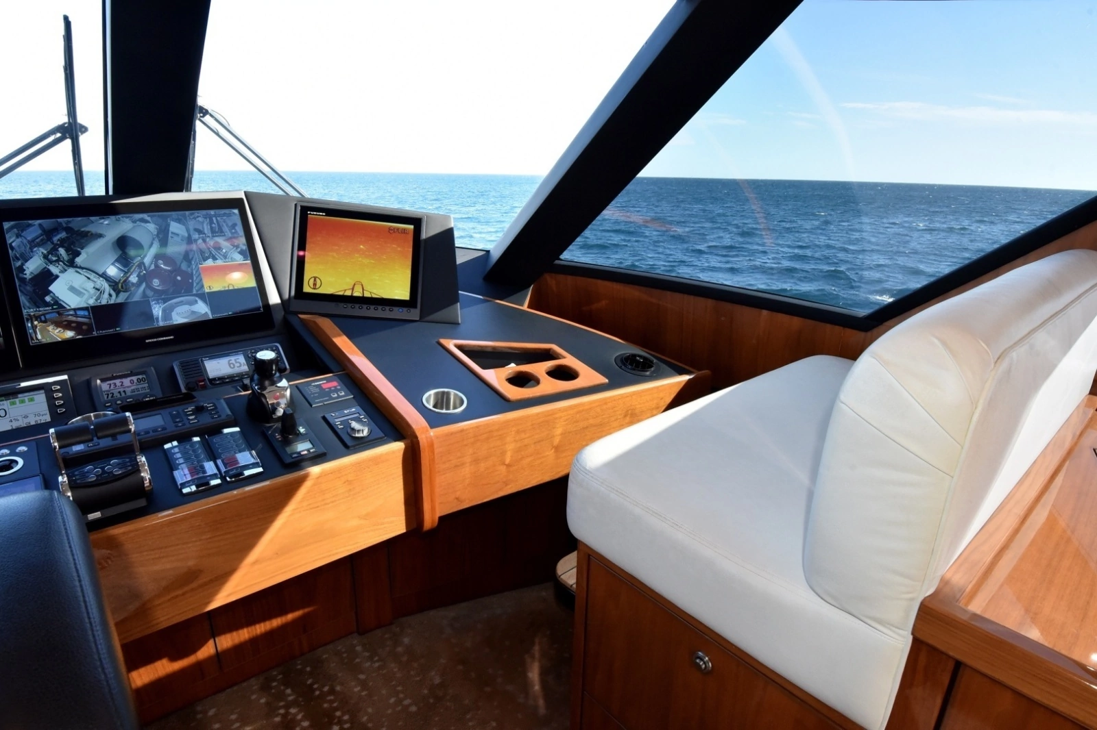 2019 Viking 80 Skybridge