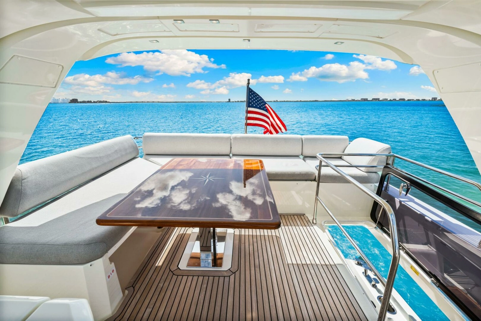 2019 Prestige 630 Flybridge - Flybridge 