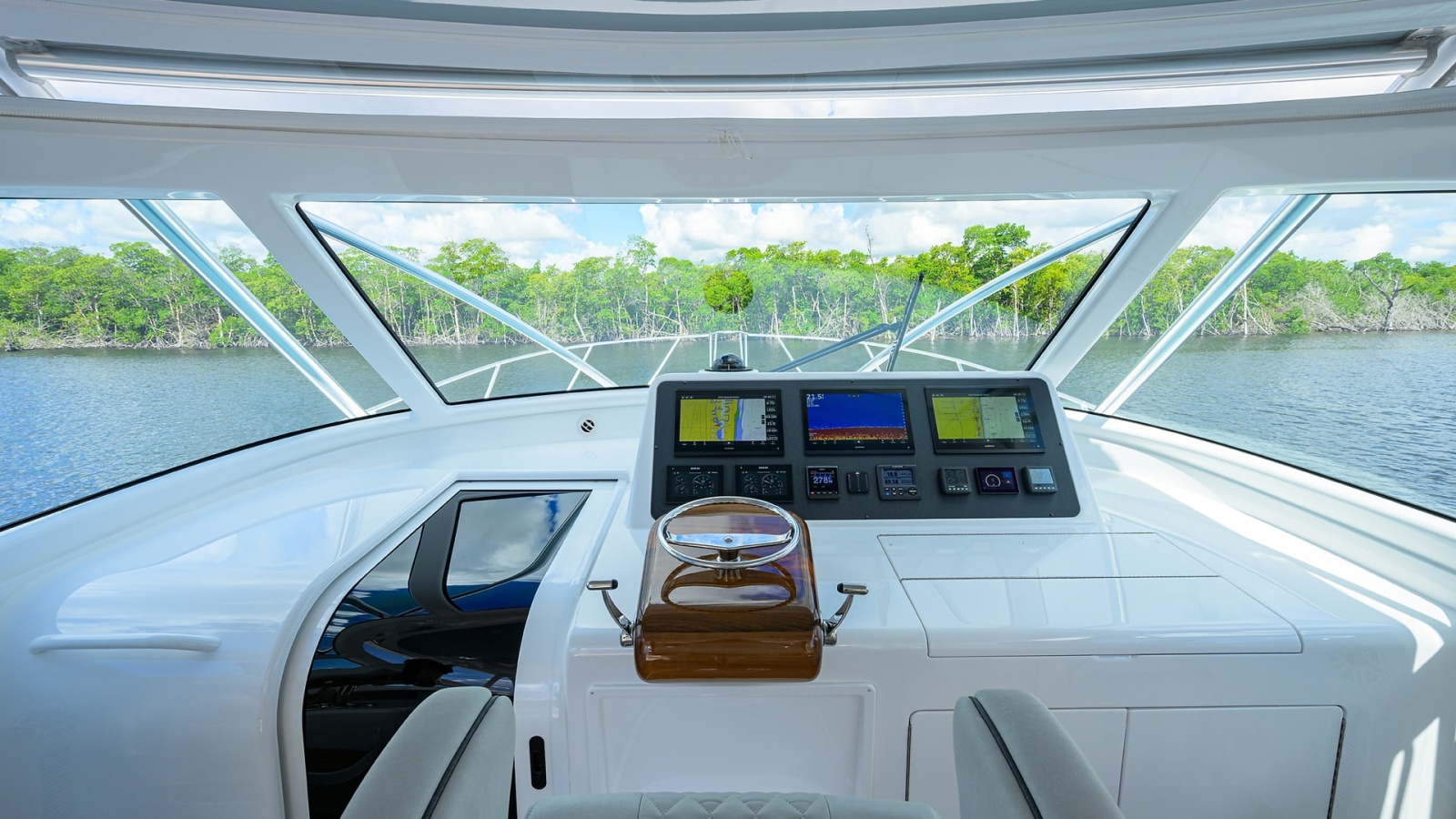 44_viking_reelaxin_bridge_deck_14
