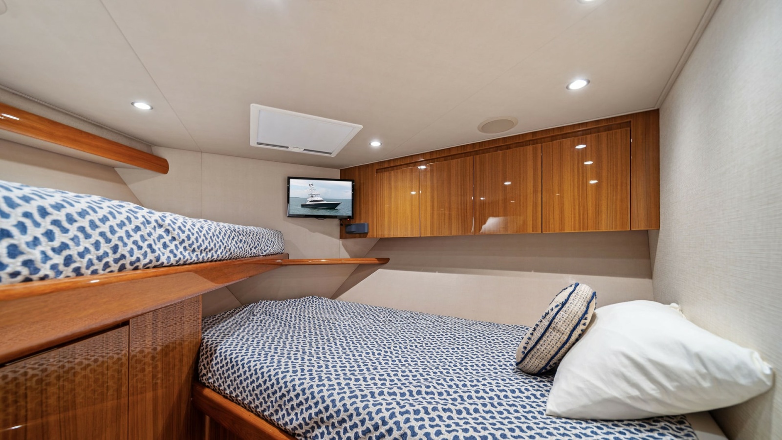 Guest Cabin with Bunk Beds