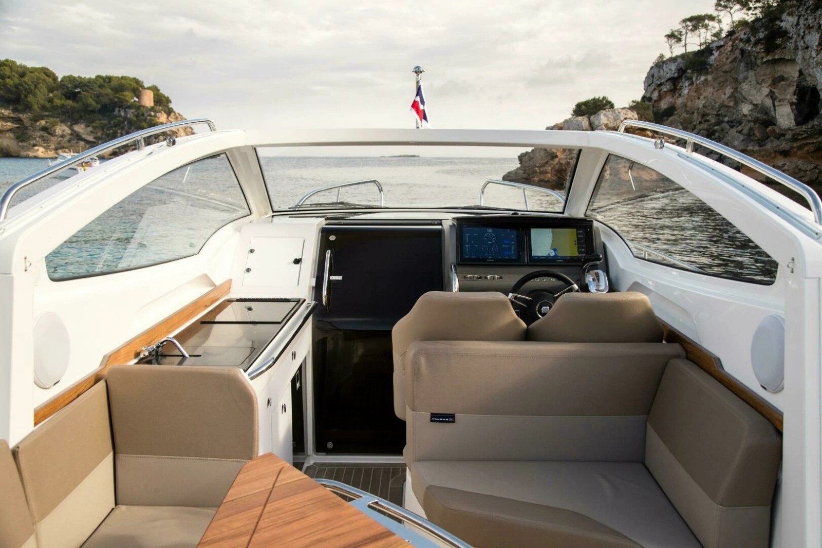 Nimbus Weekender 9 Aft Seating and Helm