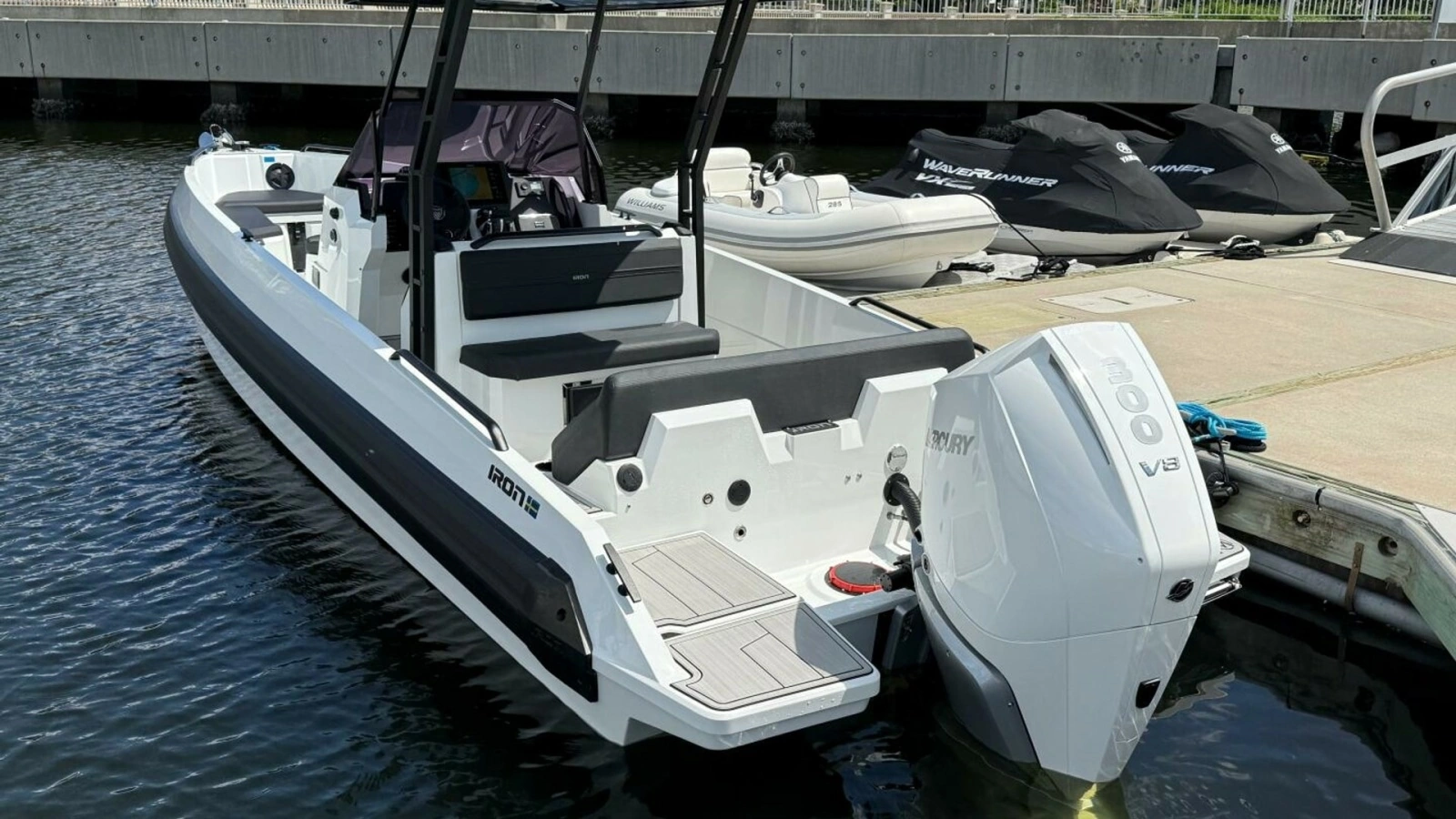 2024 Iron 27 Center Console