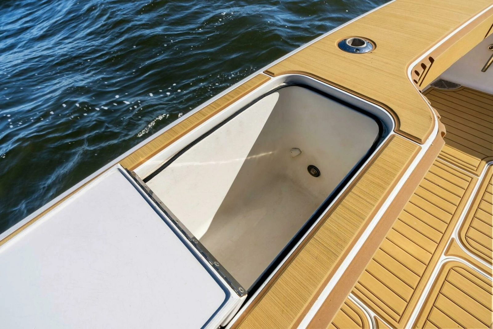 2002 Viking 65 Convertible photo 20