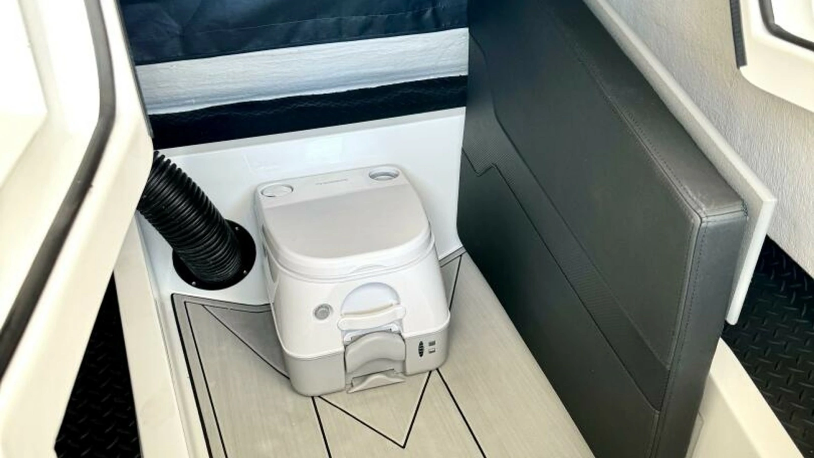 2024 Iron 27 Center Console