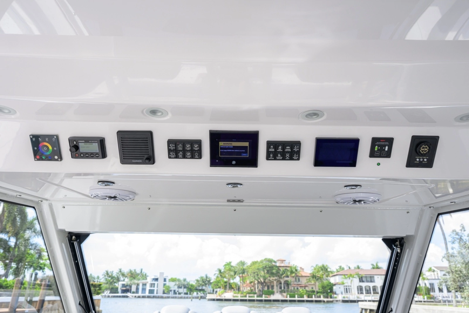 Everglades 45 GALLANT LADY - Overhead Electronics