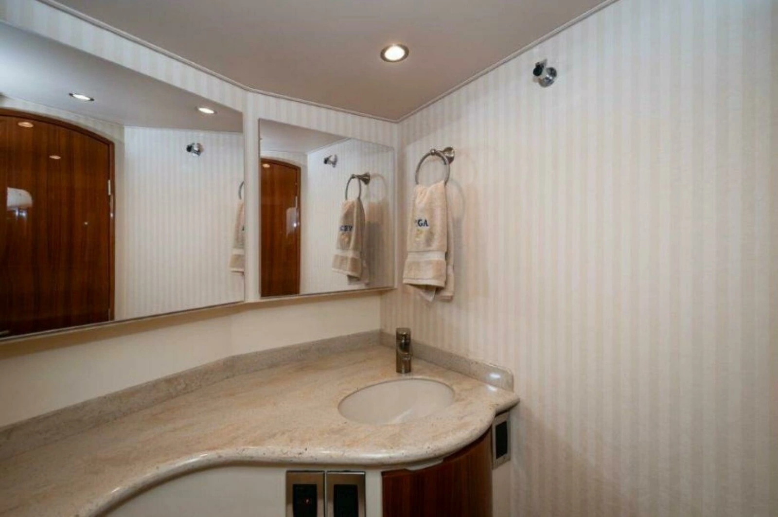 2012 Viking 42 Convertible photo 21
