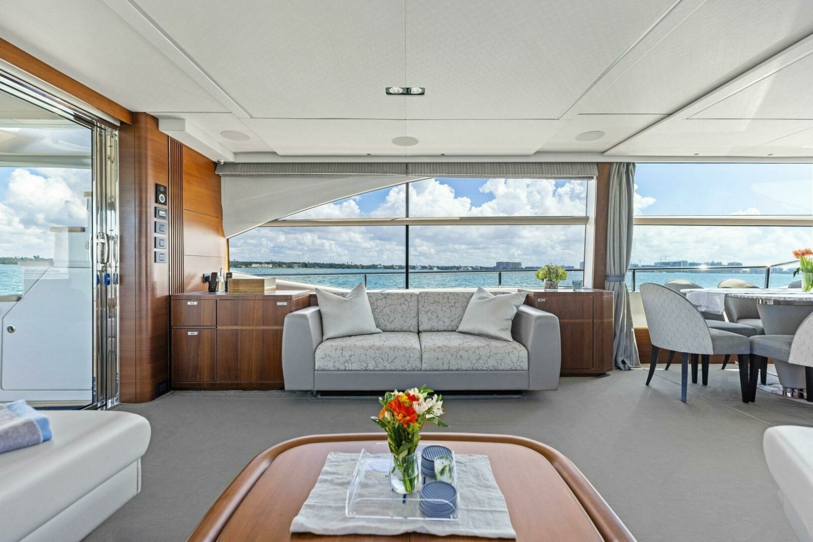 75' 2018 Princess Y75 Motor Yacht