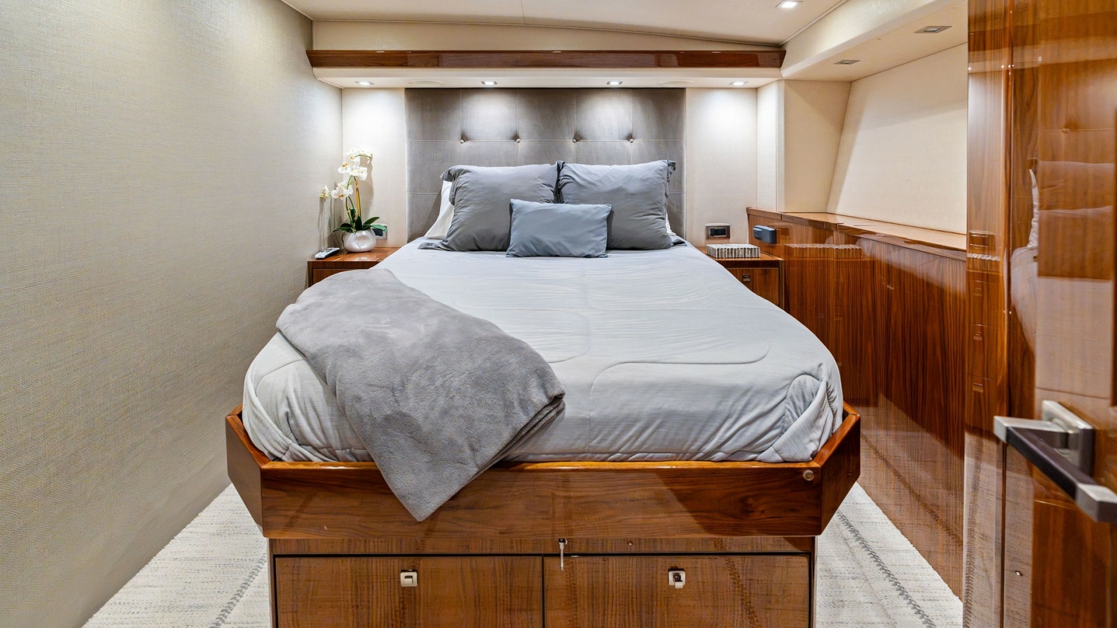 2016 Viking 80 Enclosed Bridge- FRIGATE-Port VIP Stateroom