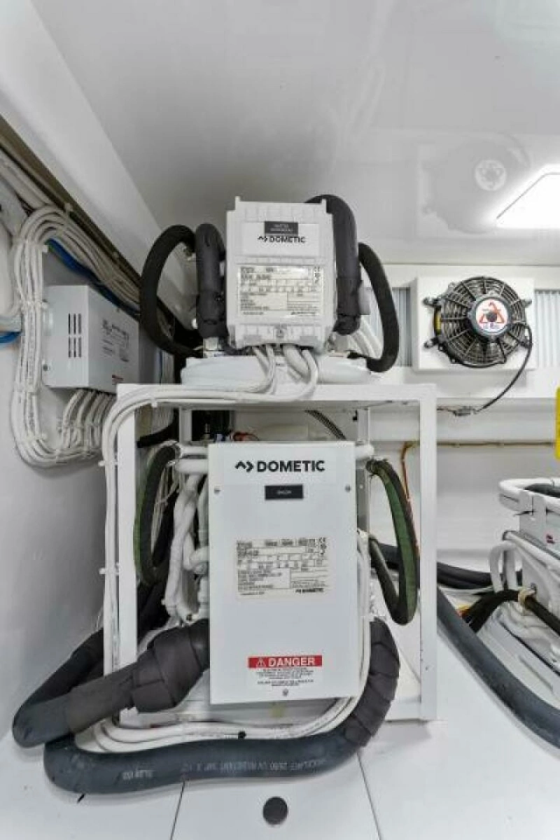 2021 Viking 54 Convertible HAMMERHEADS Engine Room
